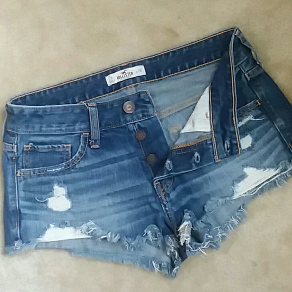 HOLLISTER LOW-RISE RIPPED DENIM BOYFRIEND SHORTS😍 - Picture 7 of 8
